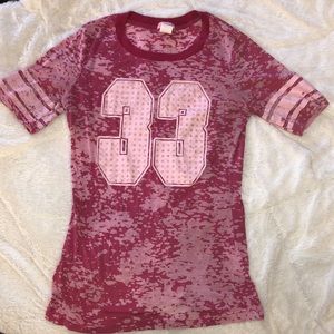 Juniors/Woman baseball cut long sleeve.